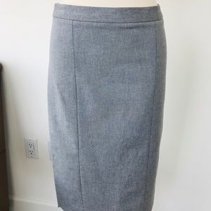 BANANA REPUBLIC. Grey Pencil Skirt w/Scallop Hem